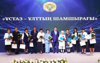 В ТУРКЕСТАНЕ ПОЧЕСТЕЙ УДОСТОИЛИСЬ ЗАСЛУЖЕННЫЕ ПЕДАГОГИ