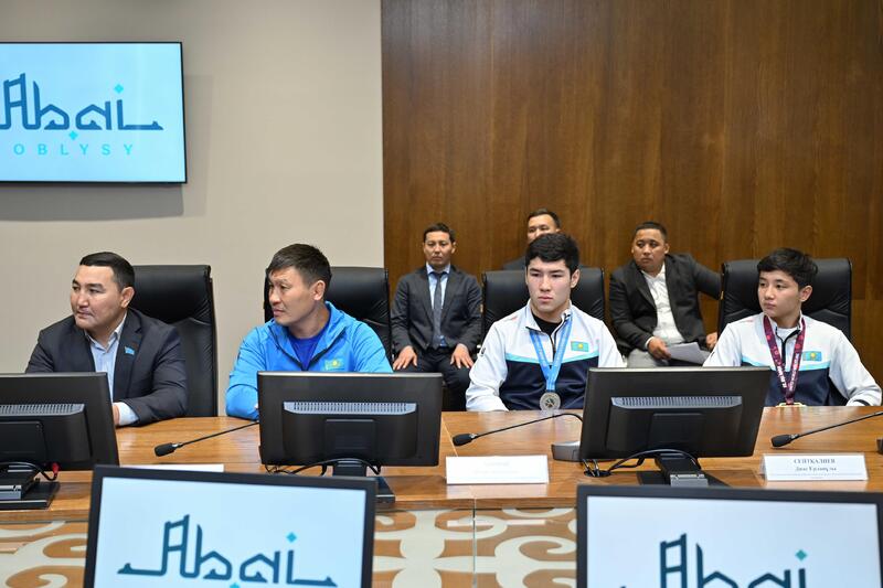 Аким области встретился с призерами чемпионата мира по греко-римской борьбе