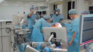 В карагандинской клинике делают операции с помощью робота-хирурга