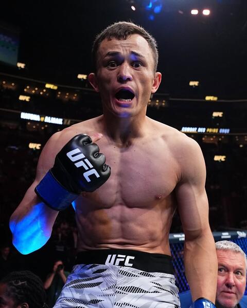 В Канаде военнослужащий Сил специальных операций выиграл бой в UFC 315