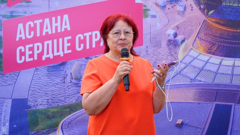 Новый благоустроенный двор открыли открыли в столичном районе Байконыр ко Дню города