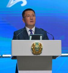 Аким Павлодарской области поздравил учителей с профессиональным праздником